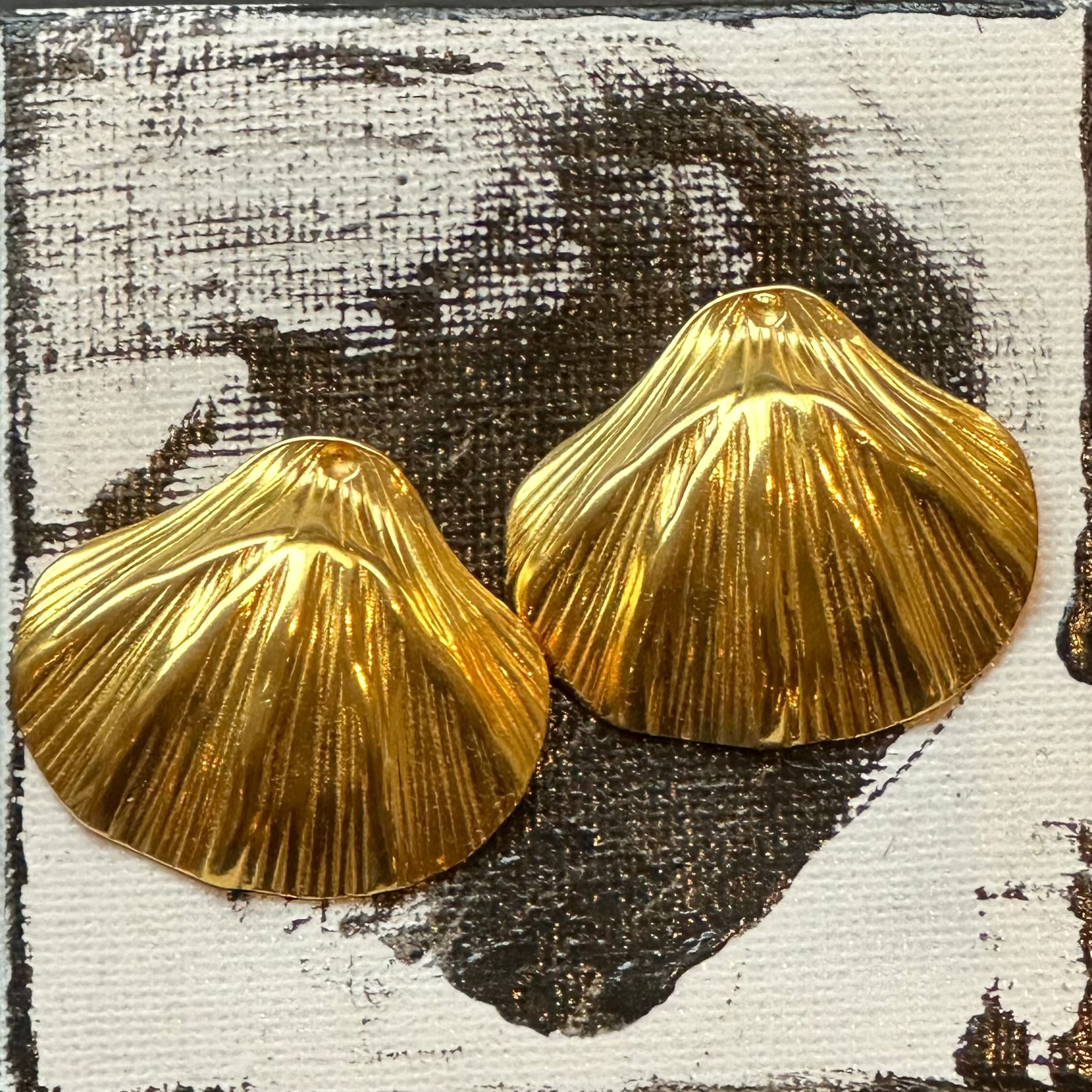 gold scallop shell earrings