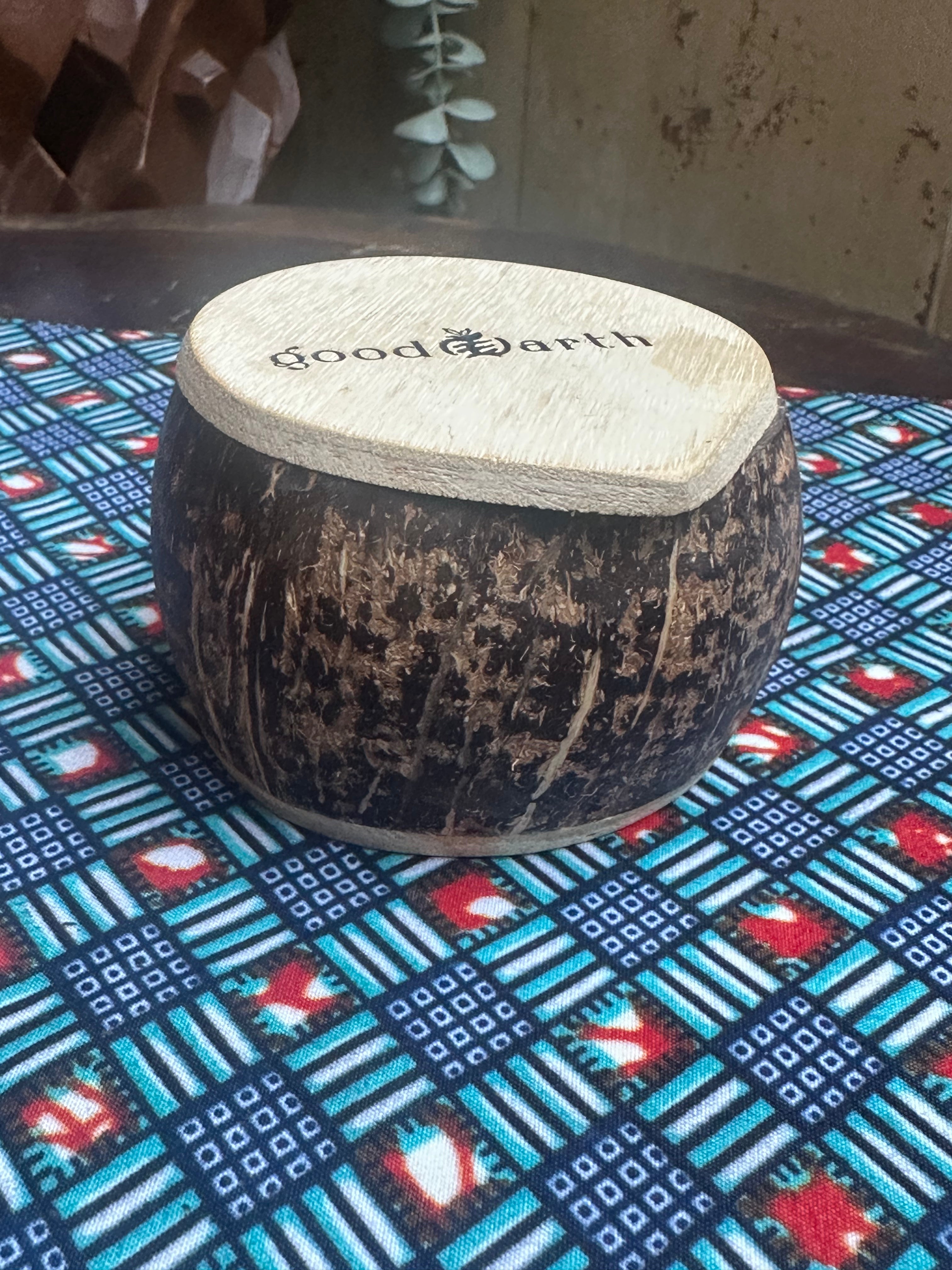 Good Earth Coconut Pot With Cover